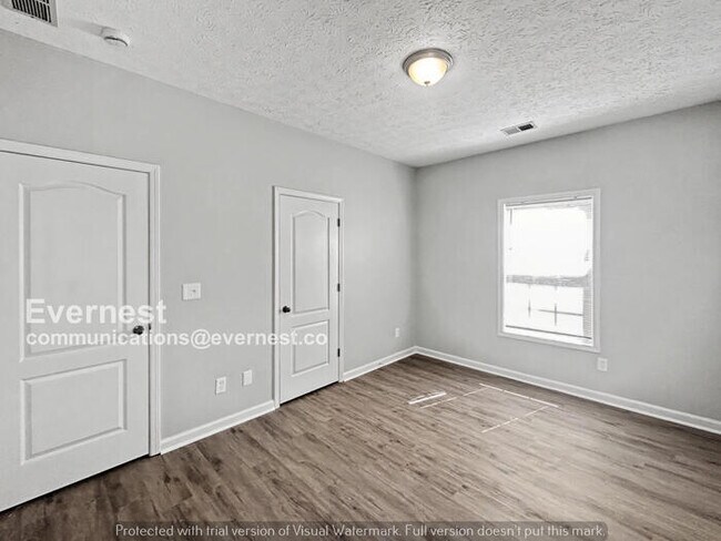 Building Photo - 3 Bed/2 Bath Home with Garage / Pet-Friendly / Available Now!