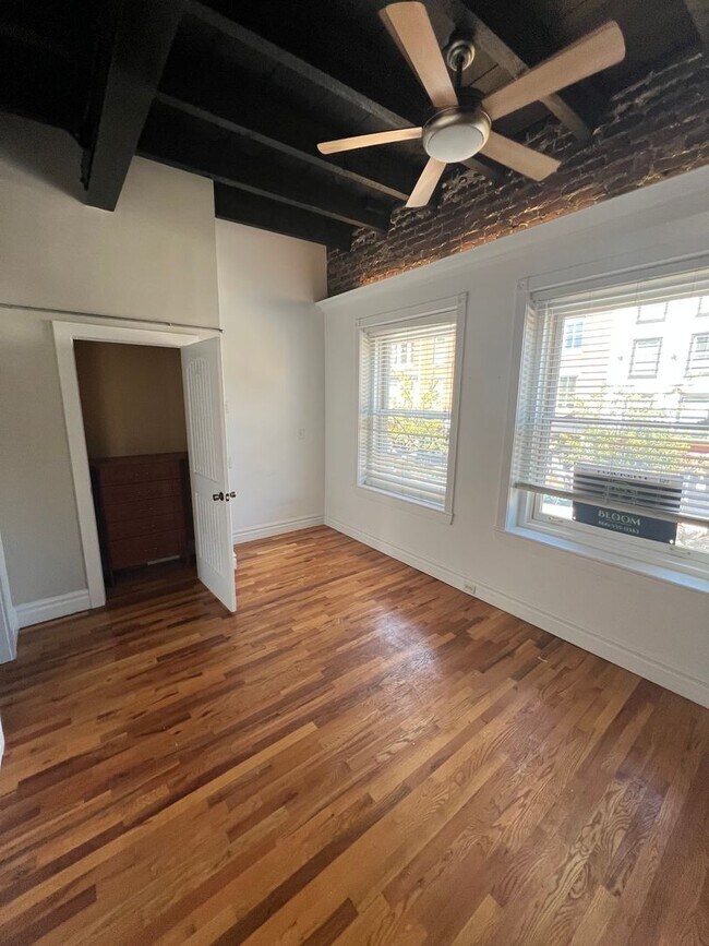 Building Photo - 4352 Main St