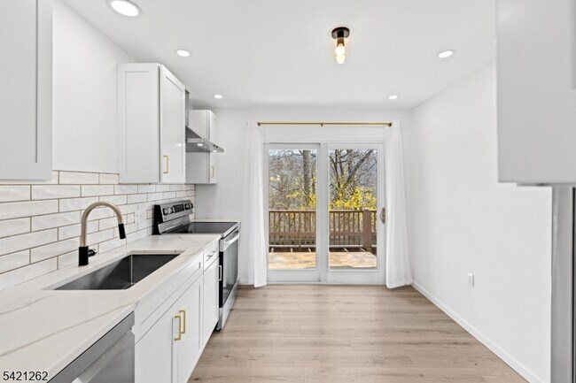 Building Photo - 8 Canada Goose Dr