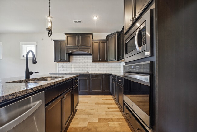 Building Photo - 444 Beacon Ridge Blvd