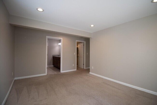 Building Photo - 570 Wabash St