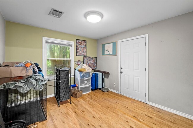 Building Photo - 3000 Fontana Dr