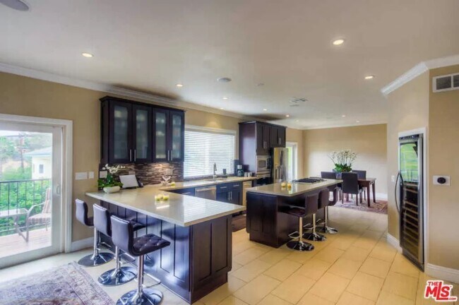 Building Photo - 4536 Ensenada Dr