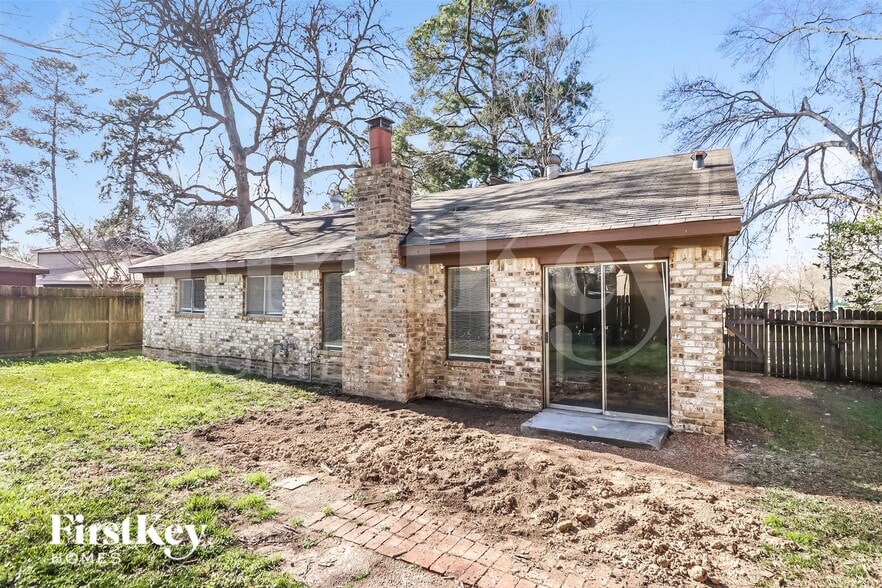 Building Photo - 2606 N Spring Dr