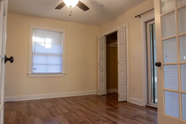 Building Photo - Townhouse right in Black Mountain available March 25th.