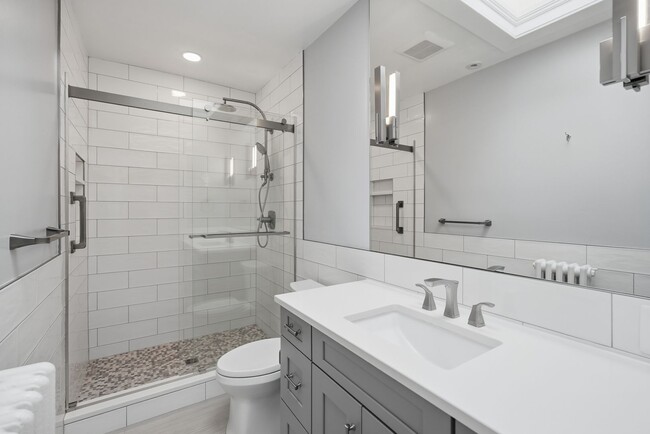 Building Photo - Glover Park Townhome | 4 Bed | 3.5 Bath | 2,500 Sf | Large Front Porch & Fenced-In Backyard w/ Deck