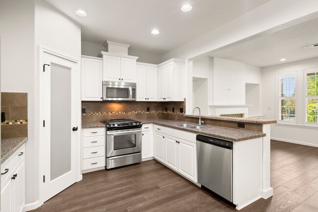 Building Photo - Stunning 3-Bedroom, 2.5-Bath Home in the C...