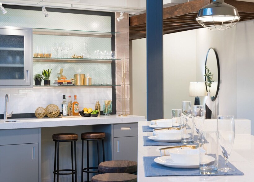 Building Photo - 527 St Joseph St