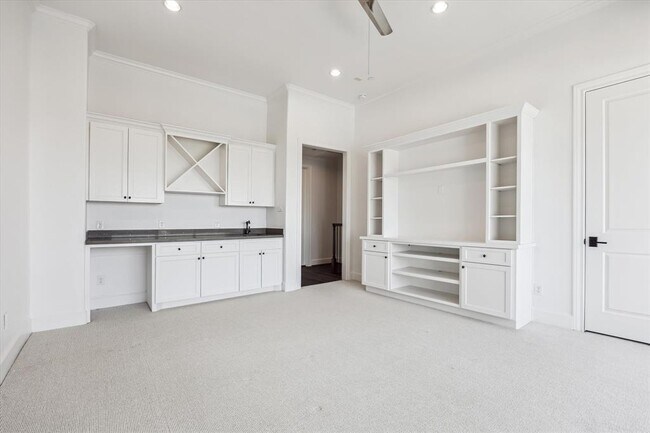 Building Photo - 3850 Glen Arbor Dr