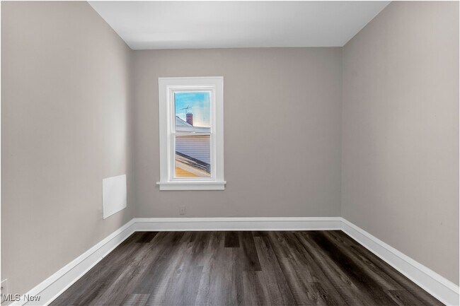 Building Photo - 10602 Langton Ave