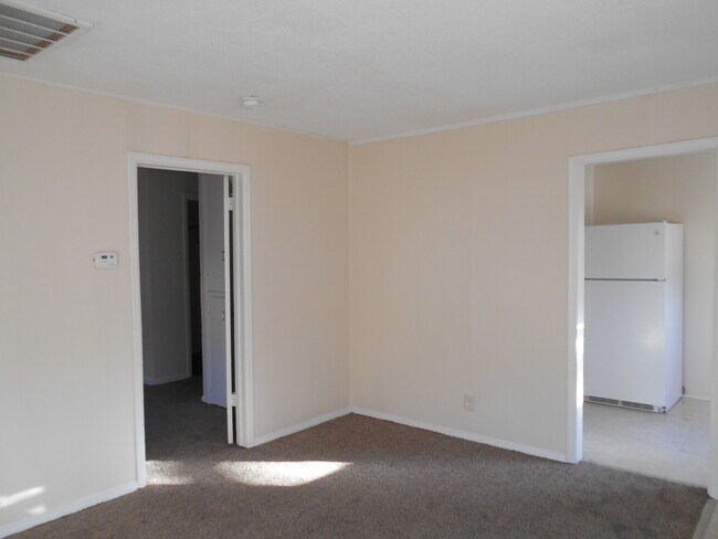 Building Photo - 804 S Crestway St