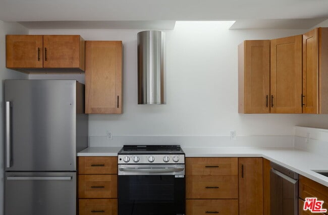 Building Photo - 424 N Avenue 64