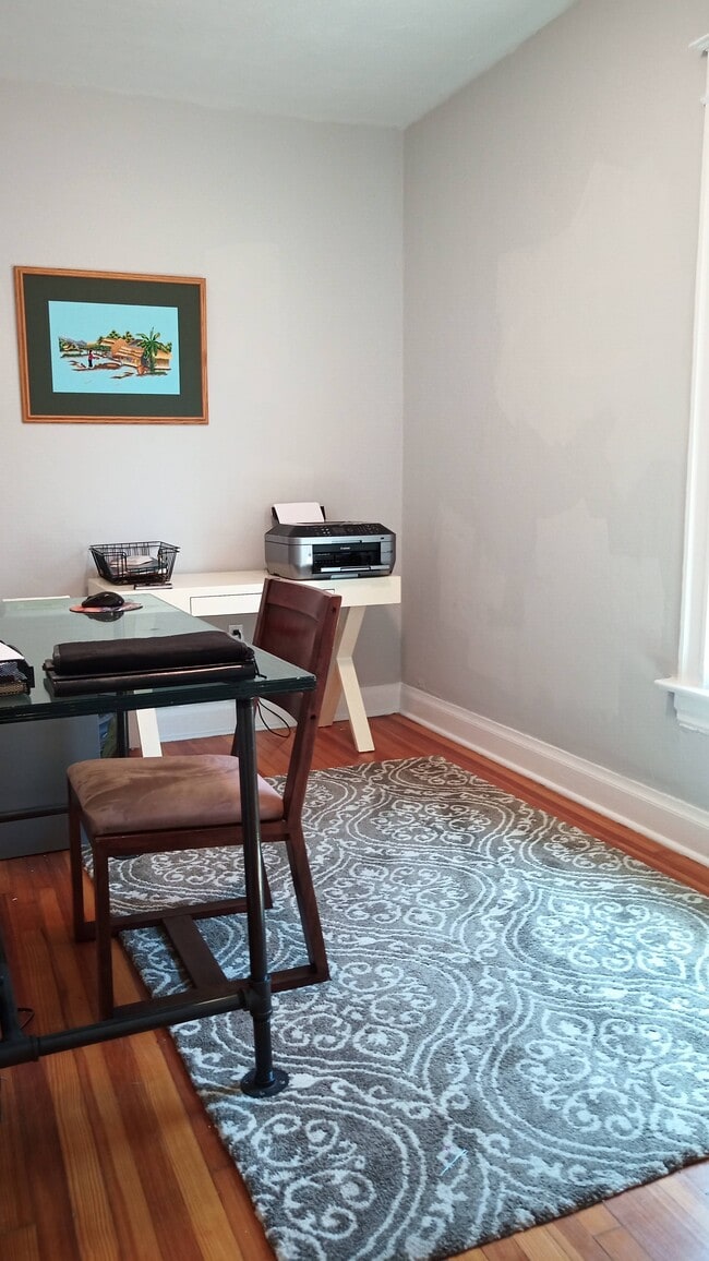 Building Photo - 2415 Vine St