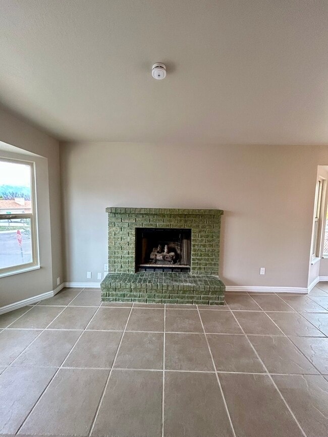 Building Photo - Remodeled 3 Bed, 2 Bath Home in West Jordan — Available Now