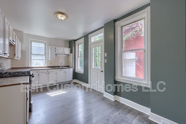 Building Photo - 464 Lafayette St