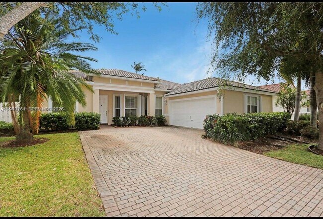 Building Photo - 5350 SW 33rd Ave