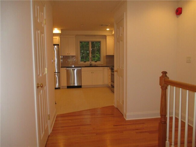 Building Photo - 29 Carpenter Ave