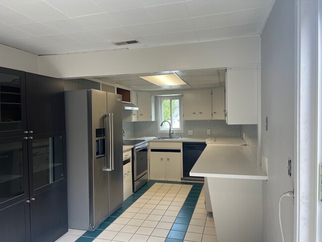 Building Photo - 7934 18th Ave SW