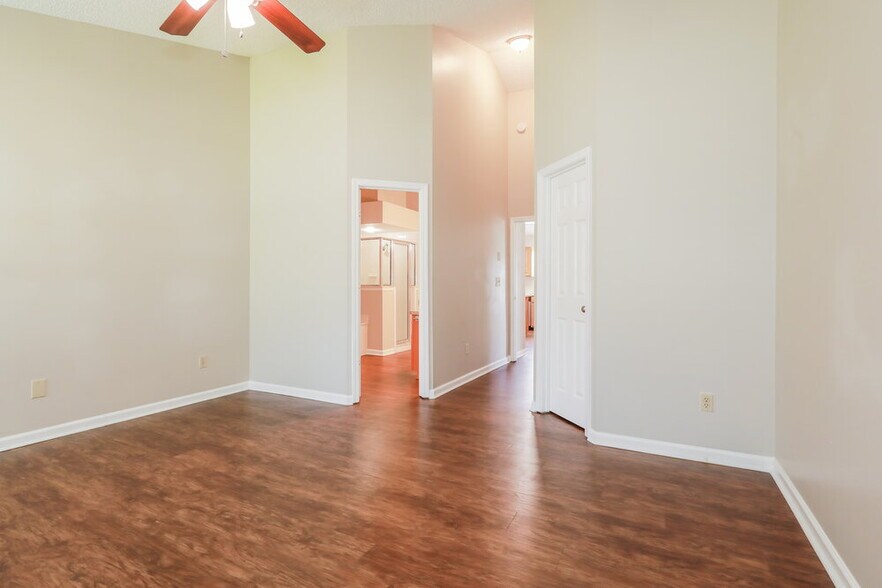 Building Photo - 1829 Northglen Cir