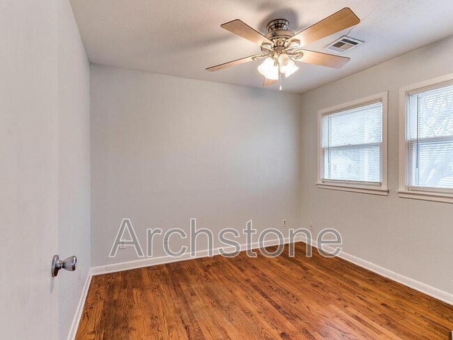 Building Photo - 630 Villa Dr