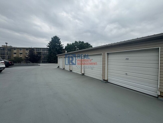 Building Photo - 13626 E Bates Ave