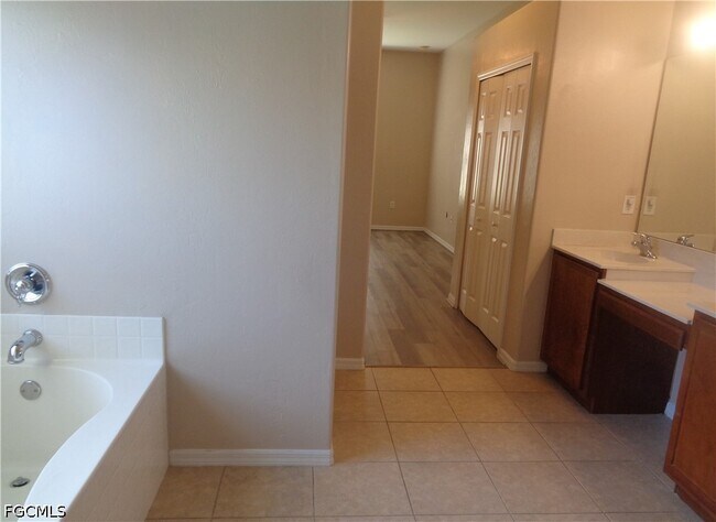 Building Photo - 2463 Nature Pointe Loop