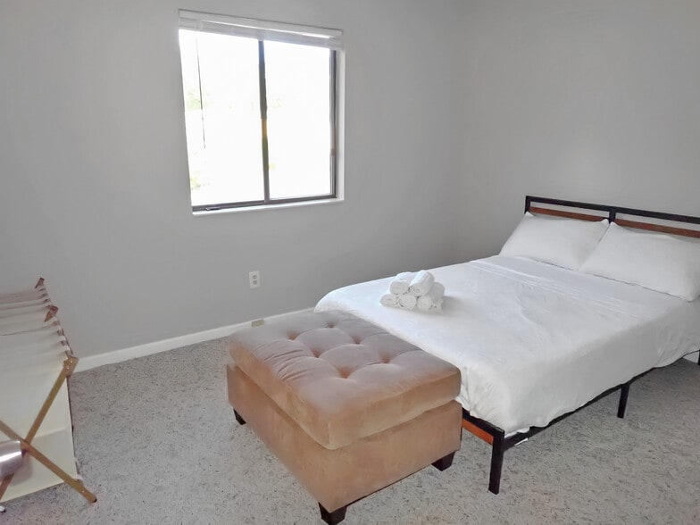 Guest bedroom, full-bed. - 3601 Saint Johns Ct