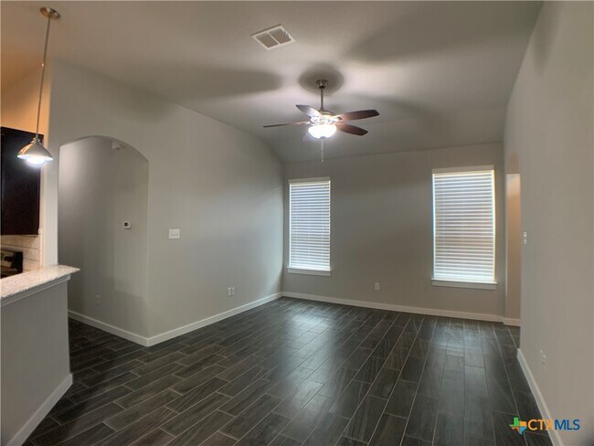 Building Photo - 354 Creekside Curve