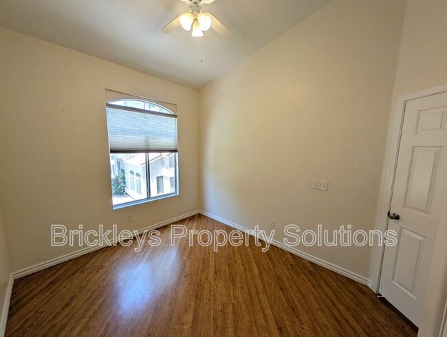 Building Photo - 500 N Roosevelt Ave