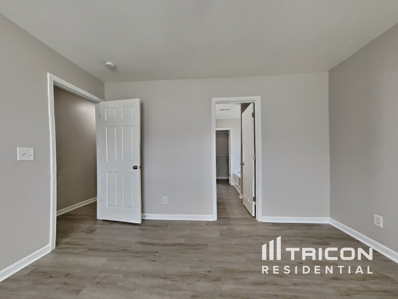 Building Photo - 827 Peachtree Meadows Cir