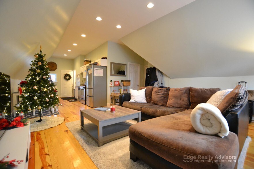 Building Photo - 315 Warren St