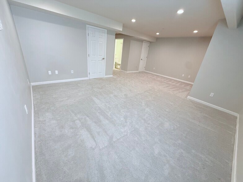 Building Photo - 2923 Lomond Pl