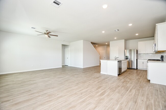 Building Photo - 23303 Happy Mdw Ln