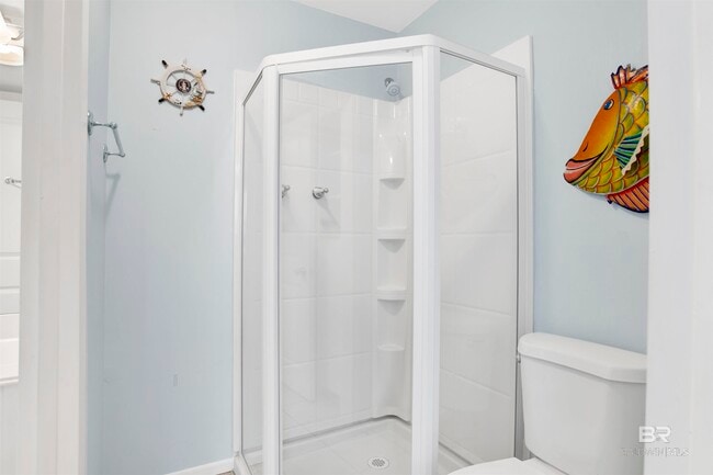 Building Photo - 554 E Beach Blvd