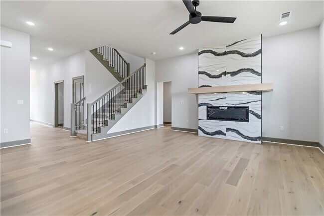 Building Photo - 930 Trestle Ln