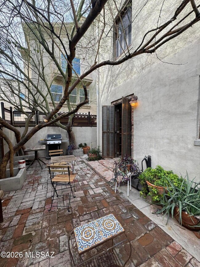 Building Photo - 21 E Corral St