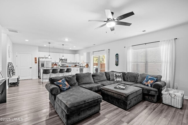 Building Photo - 95 Chestnut St