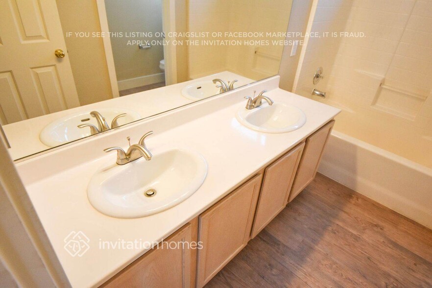 Building Photo - 9590 Friant St