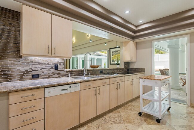 Building Photo - LUXURY RESORT 5/4.5/3+ HOME IN KAHALA, MUS...