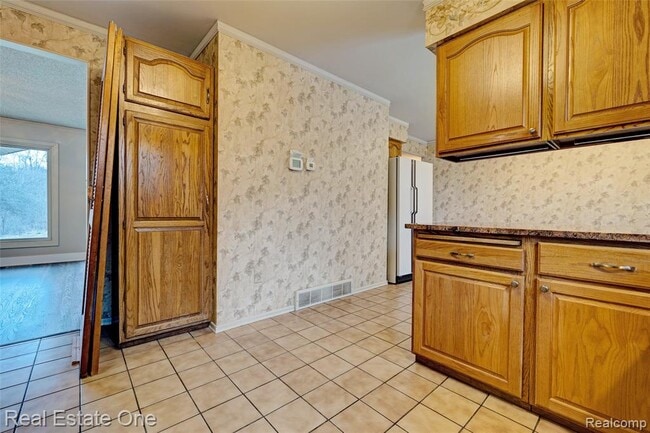 Building Photo - 5307 Metamora Rd