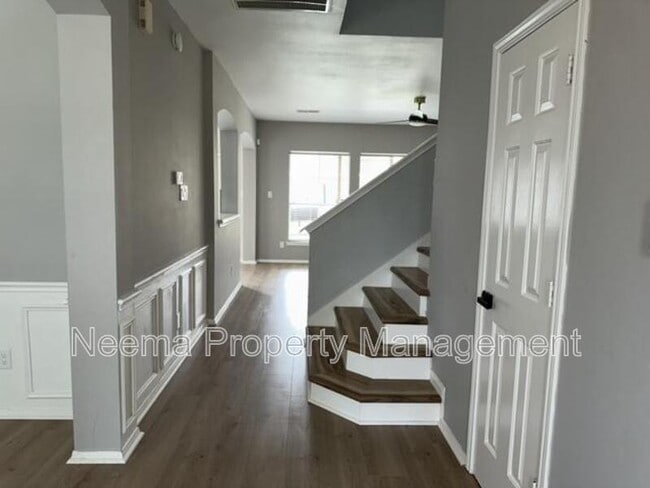 Building Photo - 3230 Vanity Dr