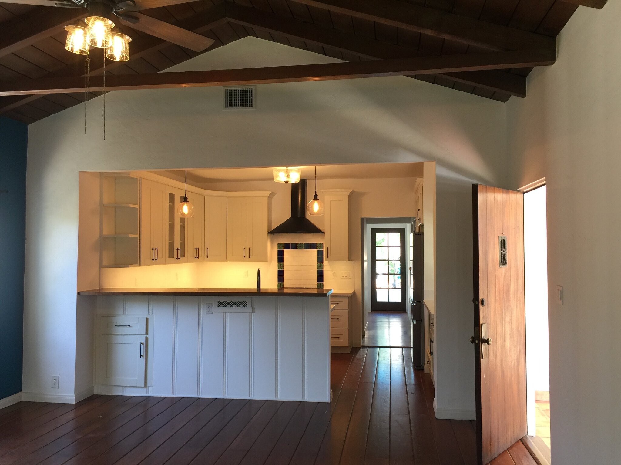 Building Photo - 5046 La Roda Ave