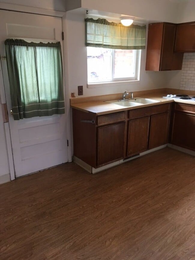 Building Photo - Warm and Welcoming Duplex with Private Yard in Fort Collins