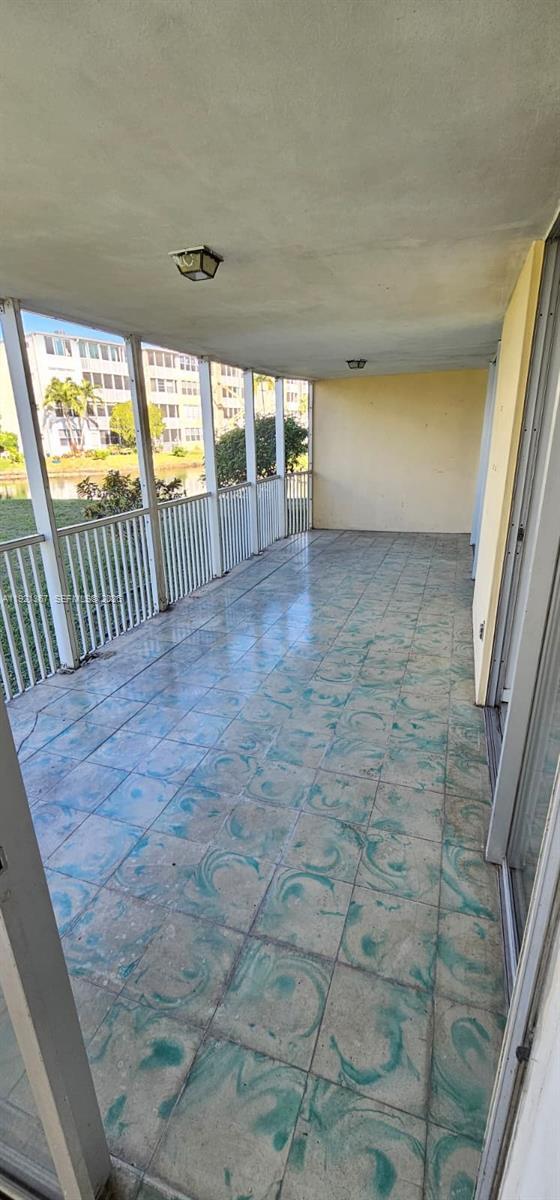 Building Photo - 1670 NE 191st St