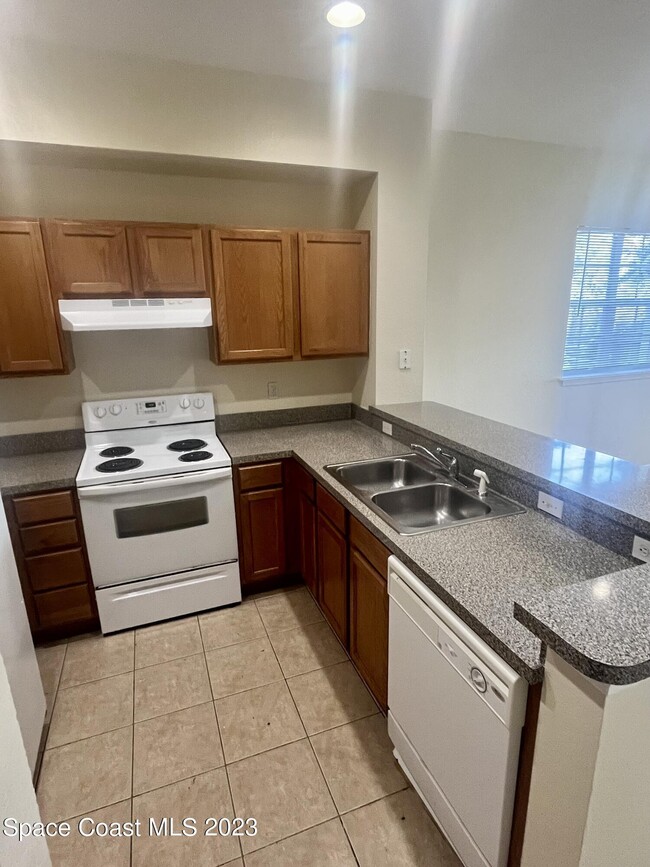 Building Photo - 110 Turpial Way