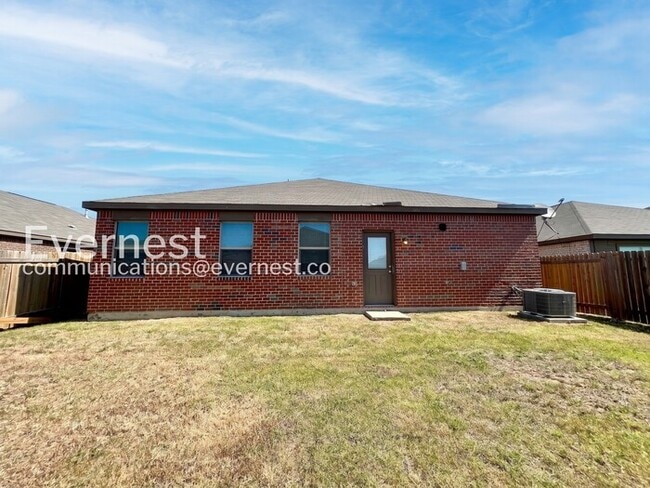 Building Photo - 4 Bed/2 Bath Home with Garage / Available Now!