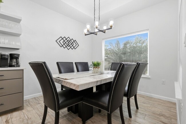 Building Photo - 1809 Pease St