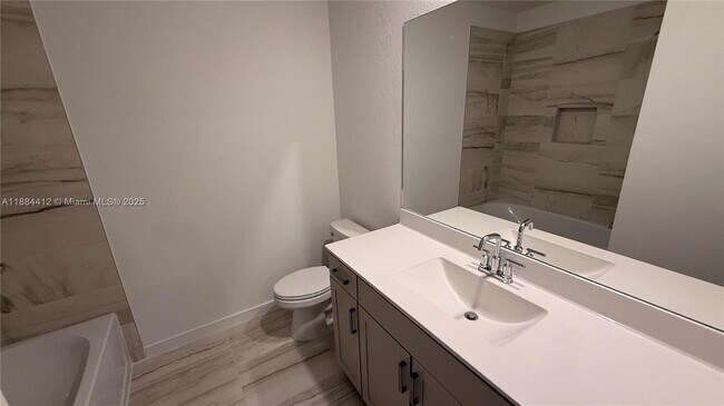Building Photo - 1684 SE 7th Ct