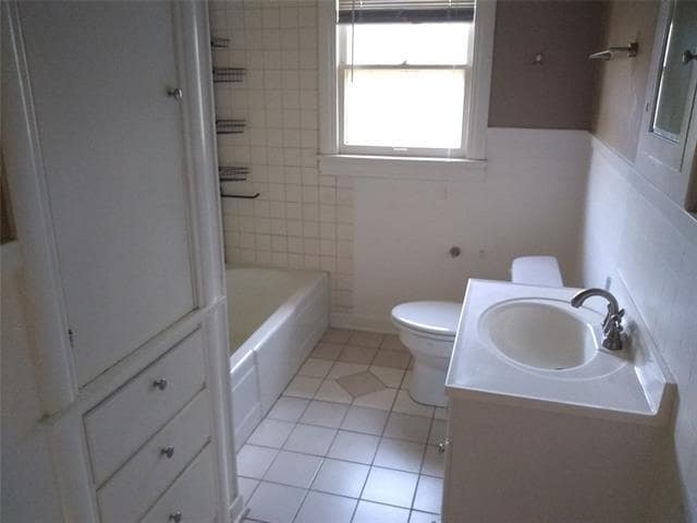 Building Photo - 742 Mulberry St