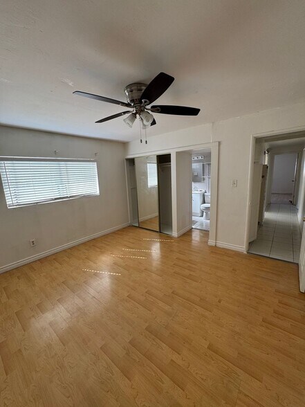 Building Photo - 13607 Charlemagne Ave